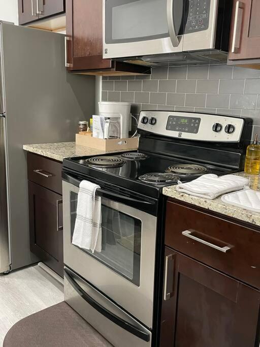 Ferienwohnung Cozy, High Rise, Large Studio Facing Downtown . Baltimore Exterior foto