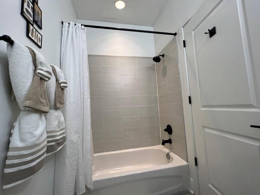 Ferienwohnung Cozy, High Rise, Large Studio Facing Downtown . Baltimore Exterior foto